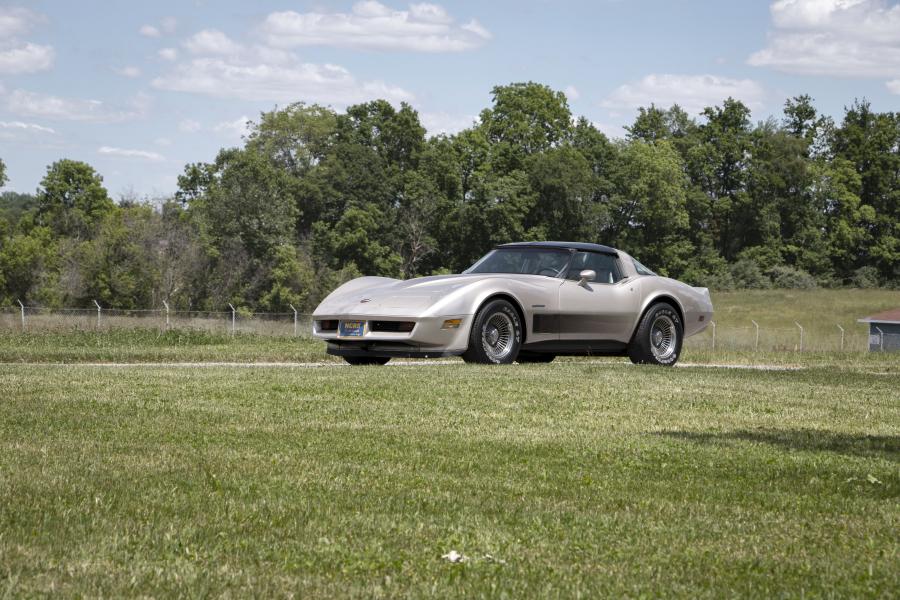  Chevrolet Corvette Collector Edition 1982 года  (фото 12 из 40)